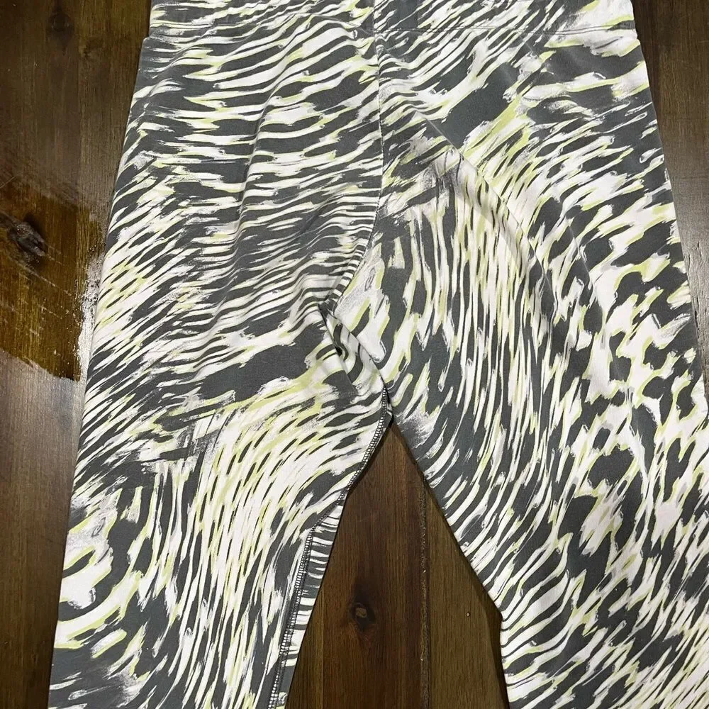 Nike Womens Leg-A-See Windblur Leggings Black White Abstract Mid Rise